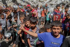 People Get Food Relief In Jabalia Refugee Camp - Gaza