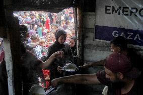 People Get Food Relief In Jabalia Refugee Camp - Gaza