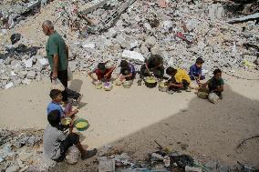 People Get Food Relief In Jabalia Refugee Camp - Gaza