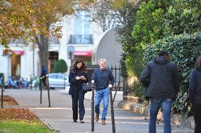 Kyle MacLachlan And Wife Out On A Walk - Paris