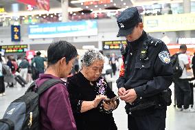 Police officers Serve Tourists During the National Day Holiday in Shenyang