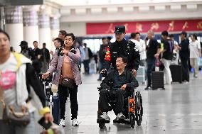 Police officers Serve Tourists During the National Day Holiday in Shenyang