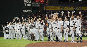 Baseball: Giants clinch Central League title