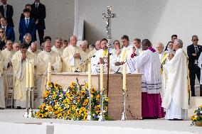 Pope Francis Leads Mass At King Baudouin Stadium - Brussels