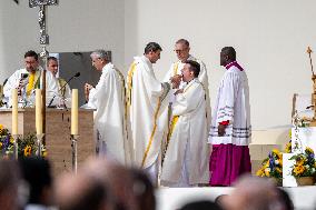 Pope Francis Leads Mass At King Baudouin Stadium - Brussels