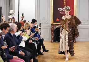 PFW - Zhou Dynasty Runway