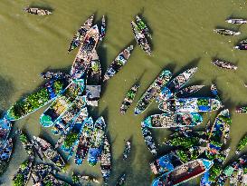 Floating Vegetable Market In Bangladesh