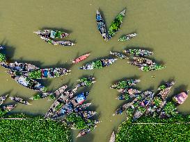 Floating Vegetable Market In Bangladesh