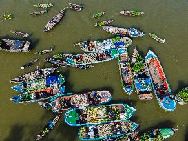 Floating Vegetable Market In Bangladesh