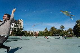 Collective Kite Flight In Santander