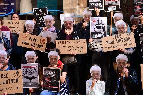 Protesters For The Release Of Paul Watson