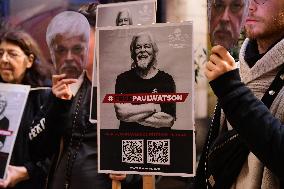 Protesters For The Release Of Paul Watson