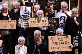 Protesters For The Release Of Paul Watson