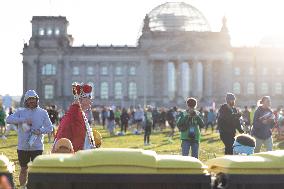 Berlin Celebrates The 50th Edition Of The Marathon