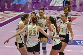 International Trophie ''Una Squadra Per Un Sorriso'':  Final 1°-2° Reale Mutua Fenera Chieri '76 V VakifBank Spor Kulubu