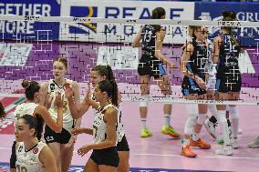 International Trophie ''Una Squadra Per Un Sorriso'':  Final 1°-2° Reale Mutua Fenera Chieri '76 V VakifBank Spor Kulubu