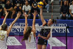 International Trophie ''Una Squadra Per Un Sorriso'':  Final 1°-2° Reale Mutua Fenera Chieri '76 V VakifBank Spor Kulubu