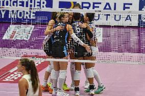 International Trophie ''Una Squadra Per Un Sorriso'':  Final 1°-2° Reale Mutua Fenera Chieri '76 V VakifBank Spor Kulubu