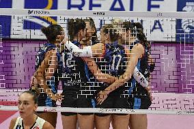 International Trophie ''Una Squadra Per Un Sorriso'':  Final 1°-2° Reale Mutua Fenera Chieri '76 V VakifBank Spor Kulubu