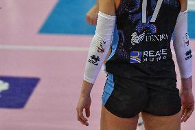 International Trophie ''Una Squadra Per Un Sorriso'':  Final 1°-2° Reale Mutua Fenera Chieri '76 V VakifBank Spor Kulubu