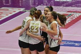 International Trophie ''Una Squadra Per Un Sorriso'':  Final 1°-2° Reale Mutua Fenera Chieri '76 V VakifBank Spor Kulubu