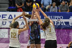 International Trophie ''Una Squadra Per Un Sorriso'':  Final 1°-2° Reale Mutua Fenera Chieri '76 V VakifBank Spor Kulubu