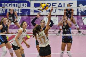 International Trophie ''Una Squadra Per Un Sorriso'':  Final 1°-2° Reale Mutua Fenera Chieri '76 V VakifBank Spor Kulubu