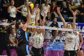 International Trophie ''Una Squadra Per Un Sorriso'':  Final 1°-2° Reale Mutua Fenera Chieri '76 V VakifBank Spor Kulubu