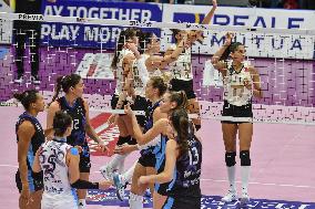 International Trophie ''Una Squadra Per Un Sorriso'':  Final 1°-2° Reale Mutua Fenera Chieri '76 V VakifBank Spor Kulubu