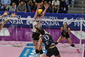 International Trophie ''Una Squadra Per Un Sorriso'':  Final 1°-2° Reale Mutua Fenera Chieri '76 V VakifBank Spor Kulubu