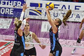 International Trophie ''Una Squadra Per Un Sorriso'':  Final 1°-2° Reale Mutua Fenera Chieri '76 V VakifBank Spor Kulubu