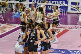 International Trophie ''Una Squadra Per Un Sorriso'':  Final 1°-2° Reale Mutua Fenera Chieri '76 V VakifBank Spor Kulubu