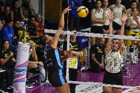 International Trophie ''Una Squadra Per Un Sorriso'':  Final 1°-2° Reale Mutua Fenera Chieri '76 V VakifBank Spor Kulubu