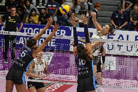 International Trophie ''Una Squadra Per Un Sorriso'':  Final 1°-2° Reale Mutua Fenera Chieri '76 V VakifBank Spor Kulubu