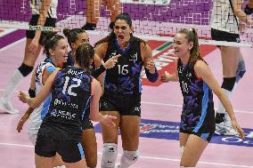 International Trophie ''Una Squadra Per Un Sorriso'':  Final 1°-2° Reale Mutua Fenera Chieri '76 V VakifBank Spor Kulubu