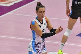 International Trophie ''Una Squadra Per Un Sorriso'':  Final 1°-2° Reale Mutua Fenera Chieri '76 V VakifBank Spor Kulubu