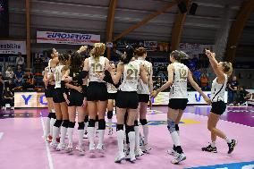 International Trophie ''Una Squadra Per Un Sorriso'':  Final 1°-2° Reale Mutua Fenera Chieri '76 V VakifBank Spor Kulubu