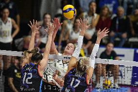 International Trophie ''Una Squadra Per Un Sorriso'':  Final 1°-2° Reale Mutua Fenera Chieri '76 V VakifBank Spor Kulubu