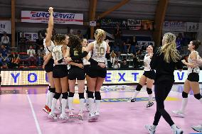 International Trophie ''Una Squadra Per Un Sorriso'':  Final 1°-2° Reale Mutua Fenera Chieri '76 V VakifBank Spor Kulubu