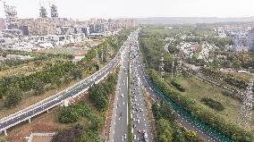 Congestion on The Xi 'an Section of the Baotou - Maoming Expressway in Xi 'an