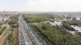 Congestion on The Xi 'an Section of the Baotou - Maoming Expressway in Xi 'an