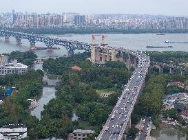 Vehicles Travel on The Nanjing Yangtze River Bridge