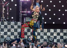 Gwen Stefani Performs At Jimmy Kimmel Live - LA