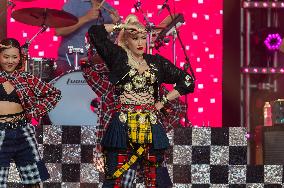 Gwen Stefani Performs At Jimmy Kimmel Live - LA