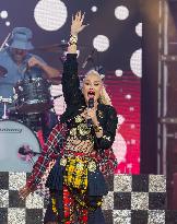 Gwen Stefani Performs At Jimmy Kimmel Live - LA