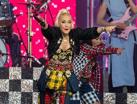 Gwen Stefani Performs At Jimmy Kimmel Live - LA