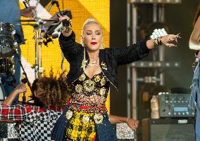 Gwen Stefani Performs At Jimmy Kimmel Live - LA