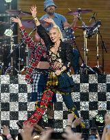 Gwen Stefani Performs At Jimmy Kimmel Live - LA