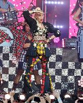 Gwen Stefani Performs At Jimmy Kimmel Live - LA