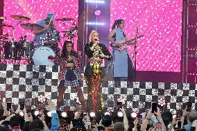 Gwen Stefani Performs At Jimmy Kimmel Live - LA